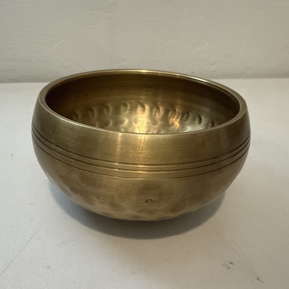 Vintage Solid Brass Hand-Hammered Heavy Bowl Decor Antique Catchall Trinket